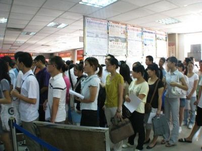 職業中介招聘普工,都會承諾給求職者返費,這其中有什么貓膩?